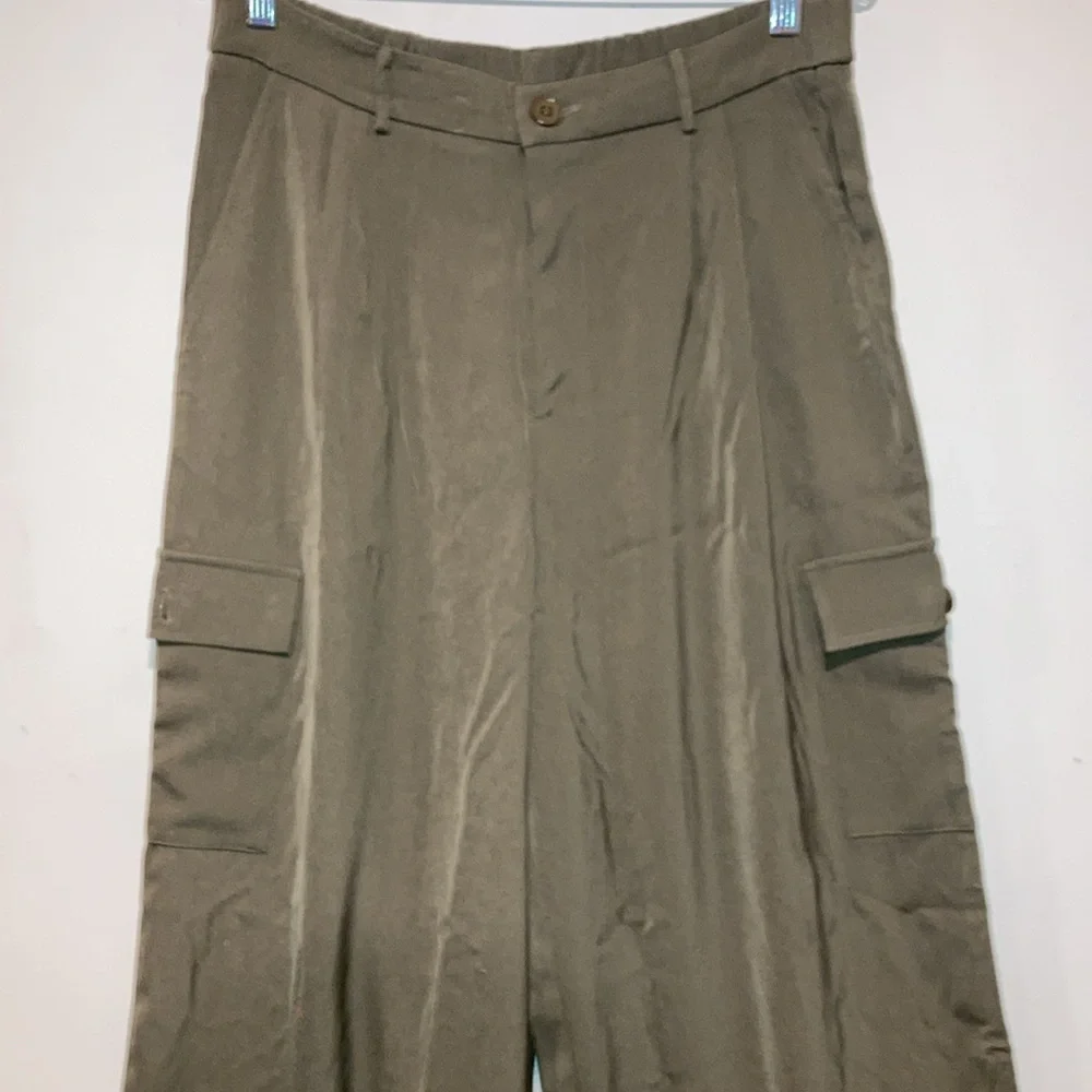 Wide Leg Cargo Pants Size 14 NWOT - Picture 2 of 3